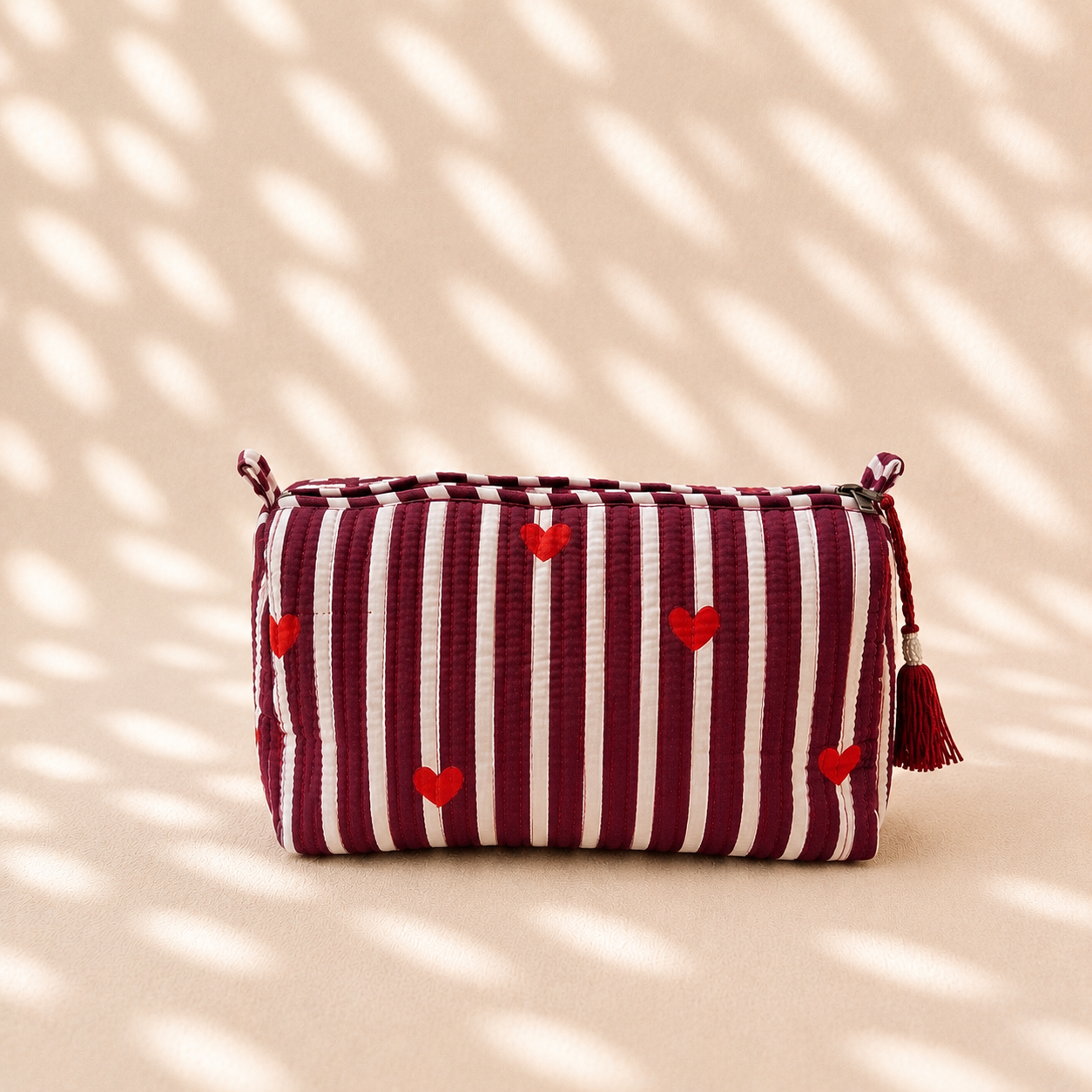 Burgundy Strepen Hartjes | Toilettas Medium
