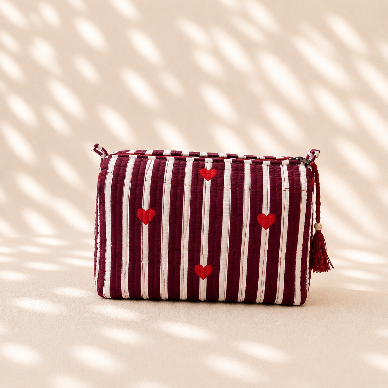 Burgundy Strepen Hartjes | Toilettas Groot