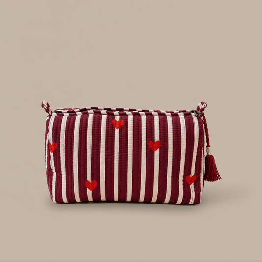 Medium toilettas Burgundy Strepen Hartjes met burgundy strepen, rode hartjes en kwast