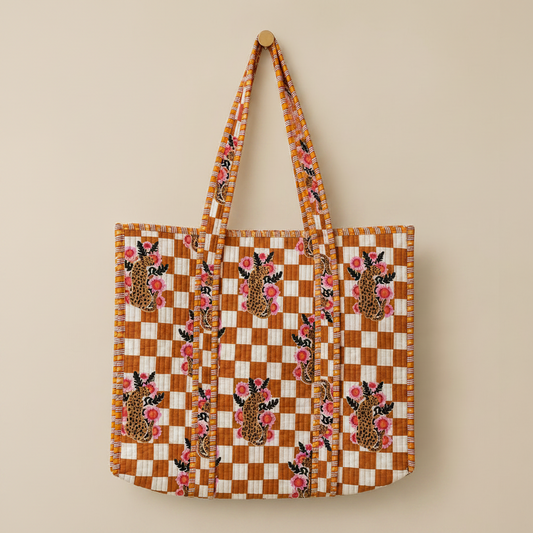 Gewatteerde oranje geruite tote bag met luipaardprint, roze bloemen en gestreepte hengsels
