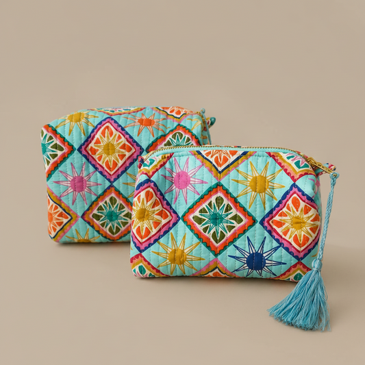Medium en grote toilettas Turquoise Zonnetjes met kleurrijke geometrische print en blauwe kwast